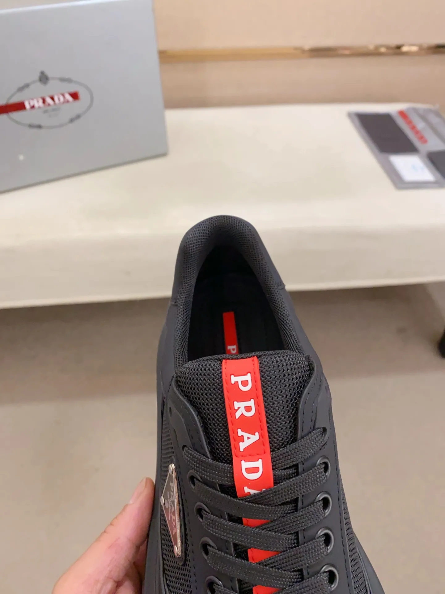 Men's shoes 💰 580💰 ✔️✔️✔️Higher version High-quality new PRADA (Prada) counters are launched simultaneously, new men's shoes, 😘fabrics are selected from breathable fly weave fabrics. Lining: Imported cowhide leather lining. 👍🏿High-end☄️Open-molded non-slip rubber outsole, exquisite lines, simple and elegant, comfortable and high-end for leisure travel. Number of yards: 38 to 44.